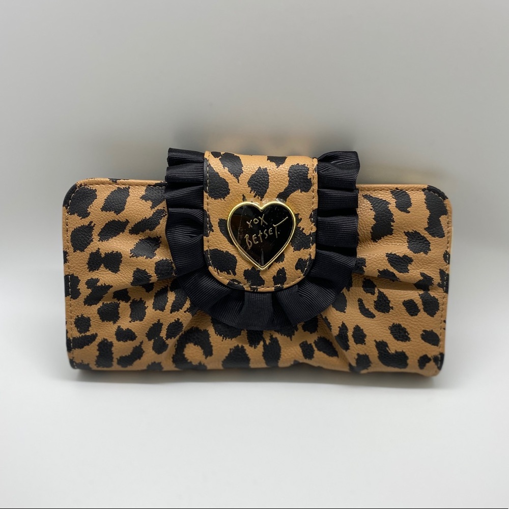 Betsey Johnson Cheetah Print Wallet 😻